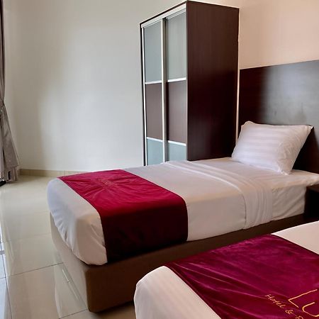 Marina Heights Hotel & Residences Lumut Buitenkant foto