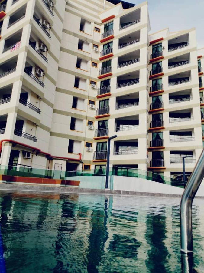 Marina Heights Hotel & Residences Lumut Buitenkant foto
