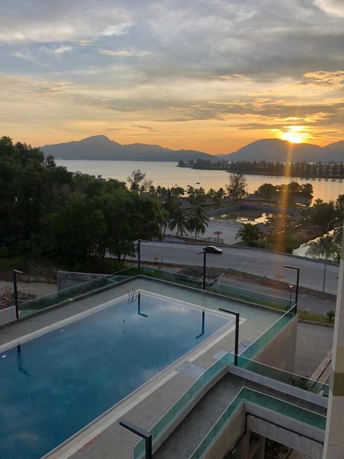 Marina Heights Hotel & Residences Lumut Buitenkant foto