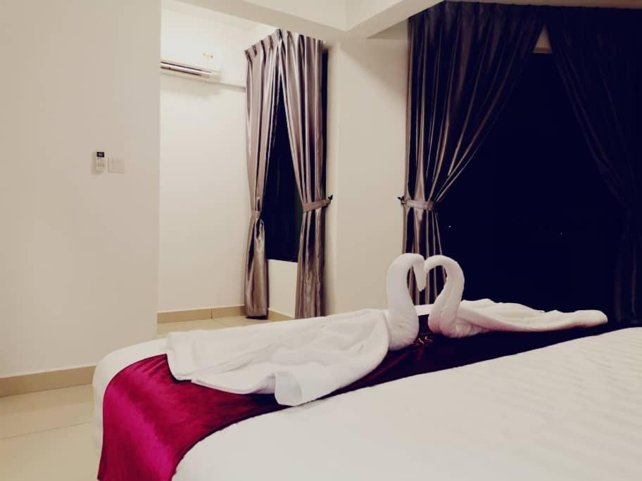 Marina Heights Hotel & Residences Lumut Buitenkant foto