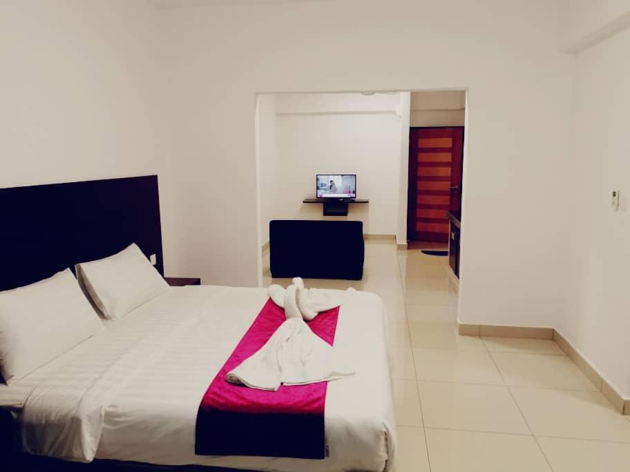 Marina Heights Hotel & Residences Lumut Buitenkant foto