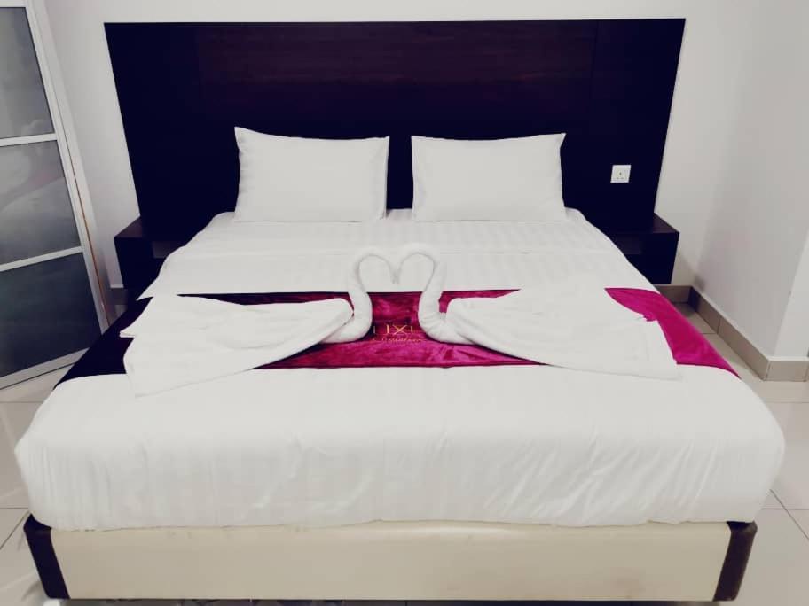 Marina Heights Hotel & Residences Lumut Buitenkant foto