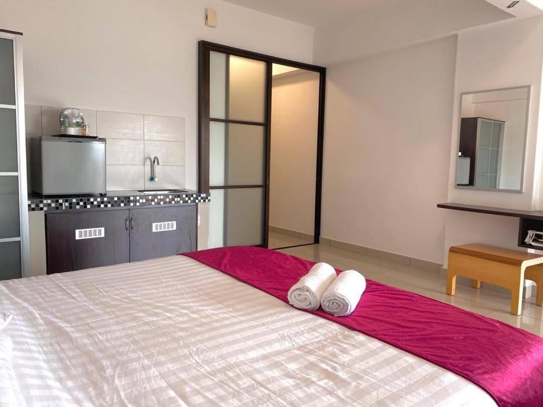 Marina Heights Hotel & Residences Lumut Buitenkant foto