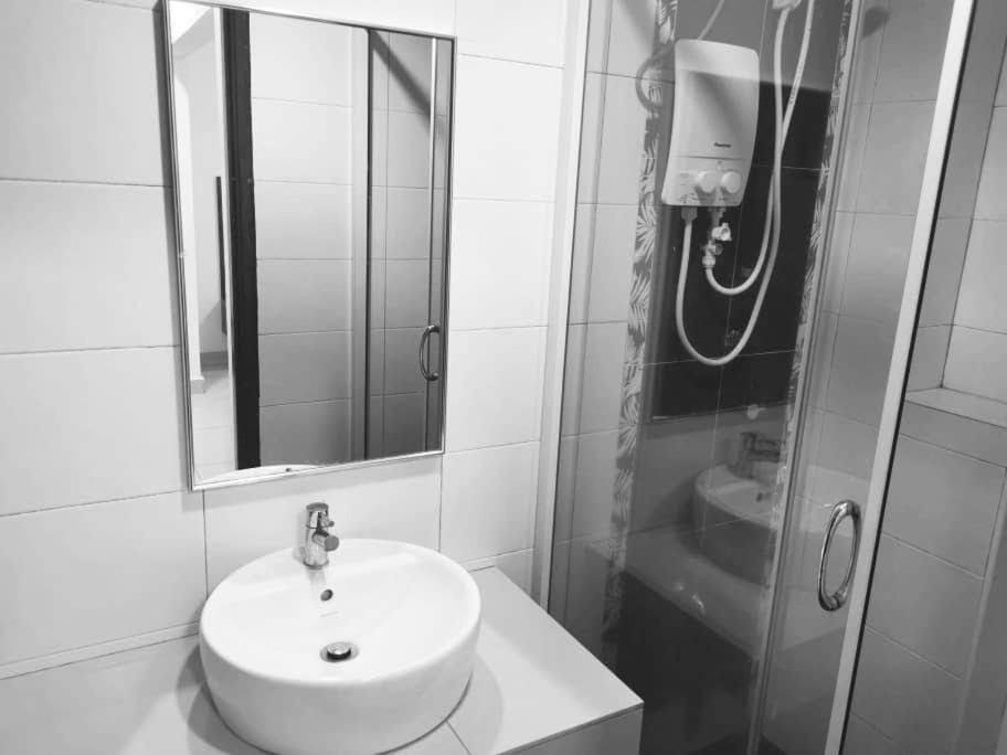 Marina Heights Hotel & Residences Lumut Buitenkant foto