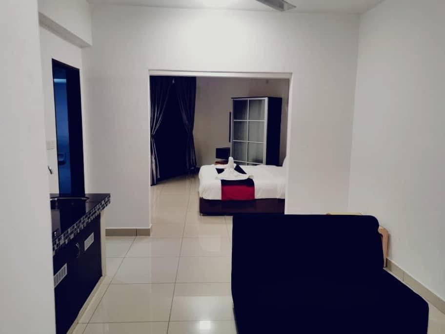Marina Heights Hotel & Residences Lumut Buitenkant foto