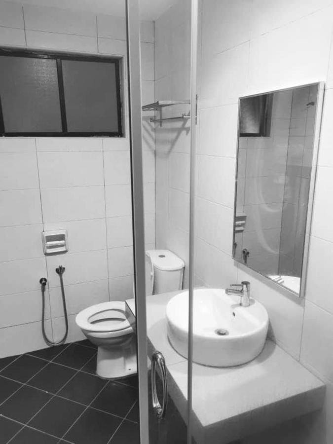 Marina Heights Hotel & Residences Lumut Buitenkant foto