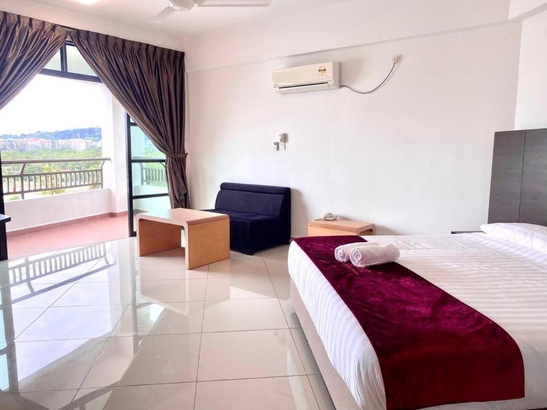 Marina Heights Hotel & Residences Lumut Buitenkant foto