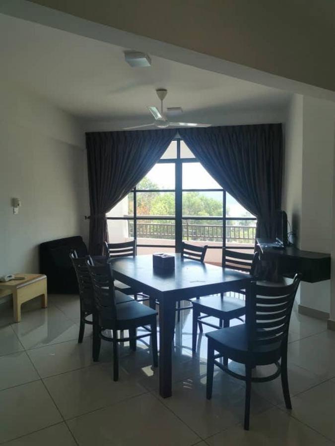 Marina Heights Hotel & Residences Lumut Buitenkant foto
