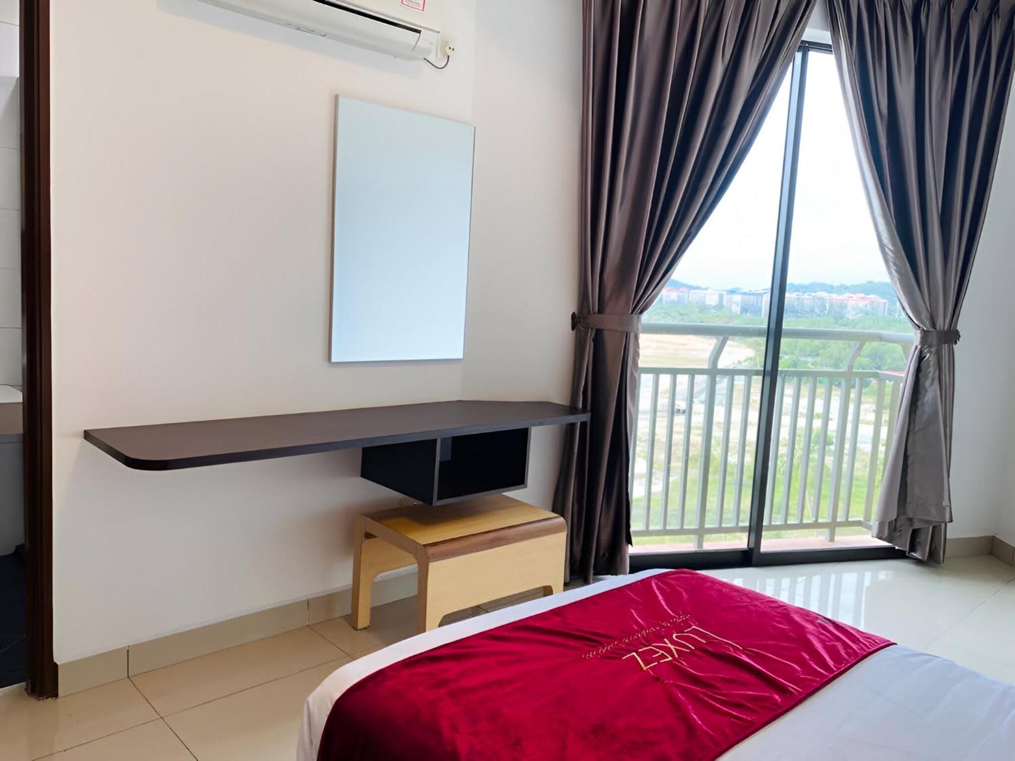Marina Heights Hotel & Residences Lumut Buitenkant foto