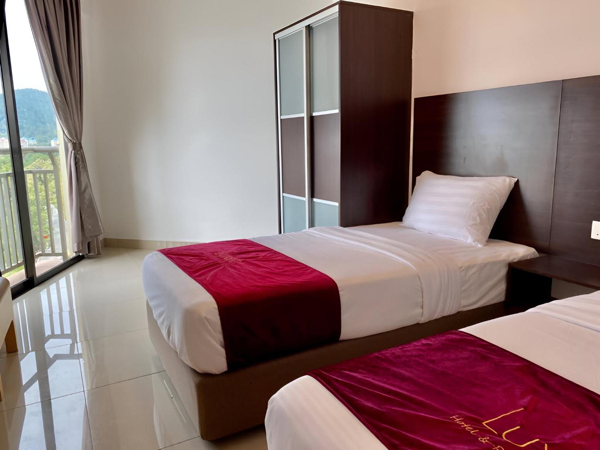 Marina Heights Hotel & Residences Lumut Buitenkant foto